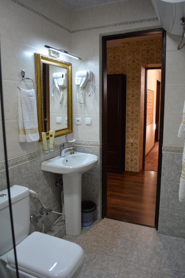 Nur M Hotel Tasken Kültér fotó
