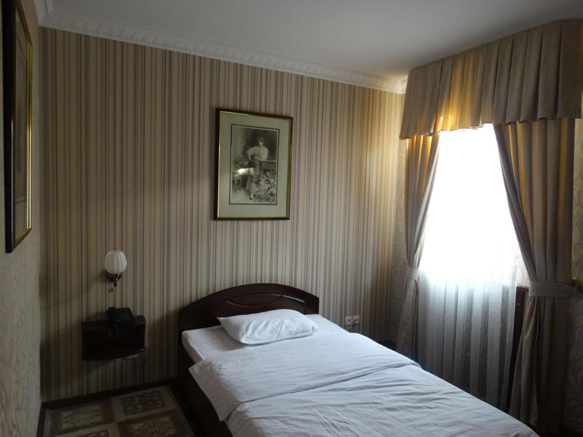 Nur M Hotel Tasken Kültér fotó