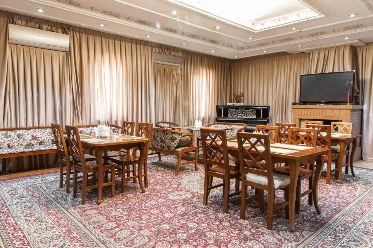 Nur M Hotel Tasken Kültér fotó