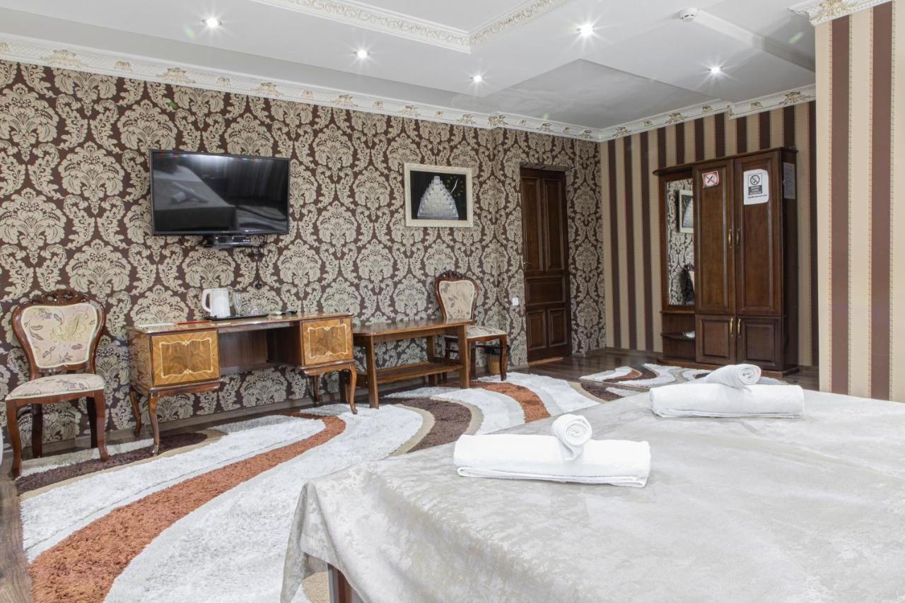 Nur M Hotel Tasken Kültér fotó