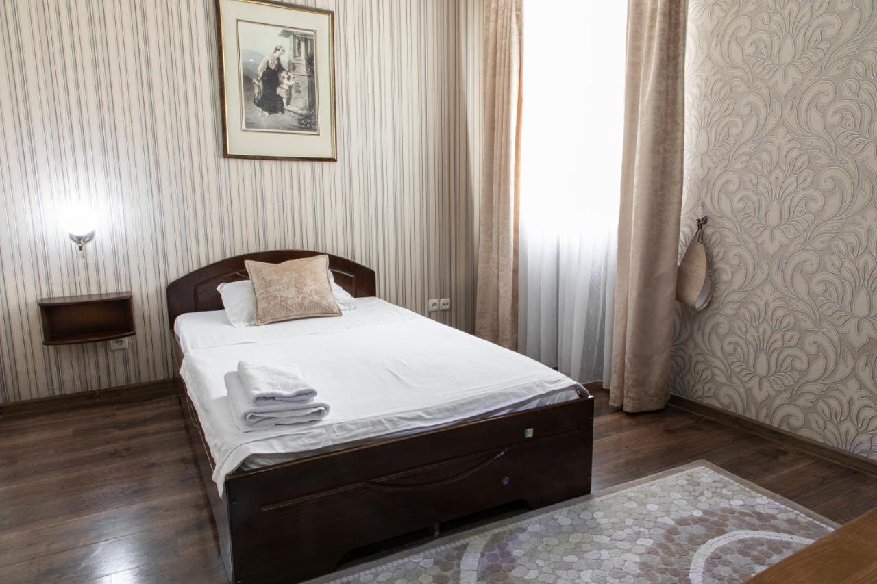 Nur M Hotel Tasken Kültér fotó
