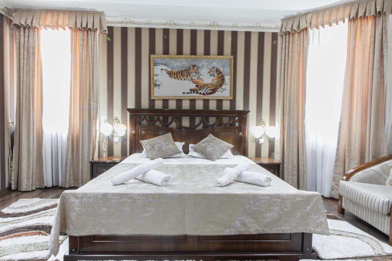Nur M Hotel Tasken Kültér fotó